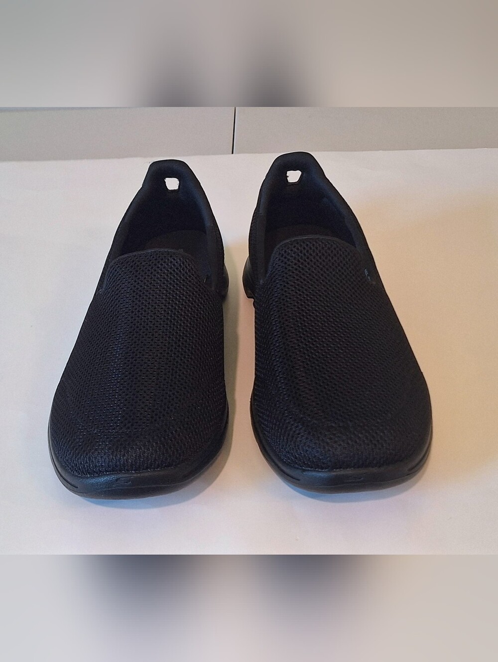 Skechers Go Walk 5 Air Cooled Goga Mat Walking Shoes Black Size 10 Like New - Picture 4 of 12